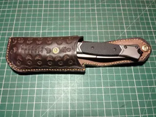 Fundas de cuero para herramientas de corte.