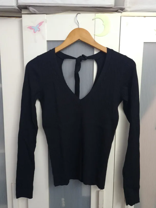 Camiseta sexy preta com laço nas costas