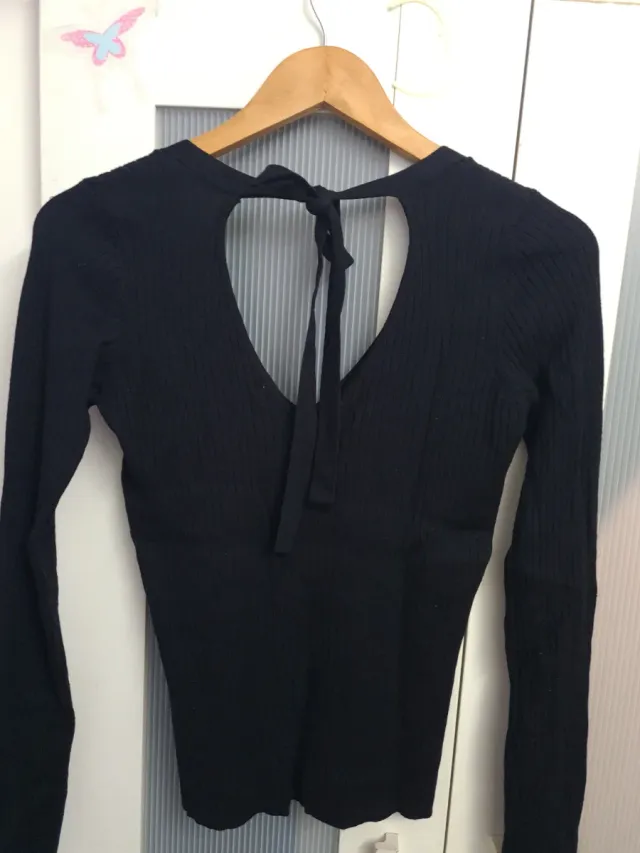 Camiseta sexy preta com laço nas costas