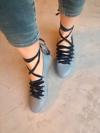 Bailarinas azules con cordones negros