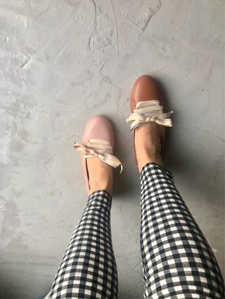 Bailarinas azules con cordones negros