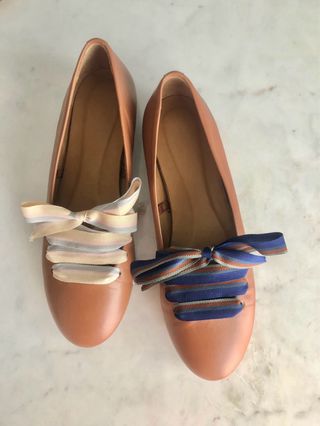 Bailarinas azules con cordones negros