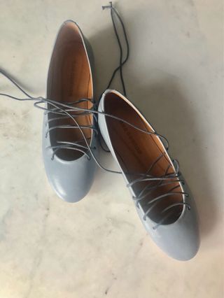 Bailarinas azules con cordones negros