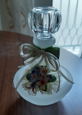 Bottiglietta vintage profumo fiori