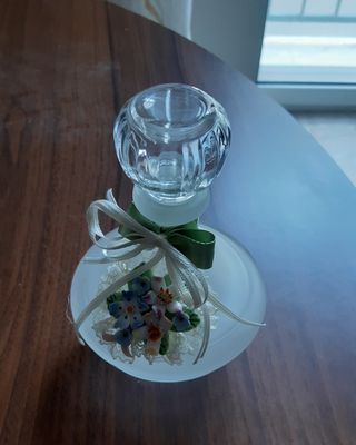 Bottiglietta vintage profumo fiori