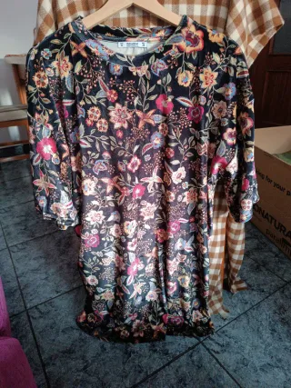 Vestido floral Pull&Bear talla M
