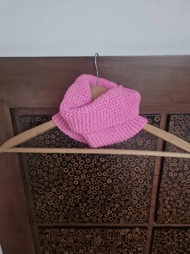 Bufanda rosa tejida a mano