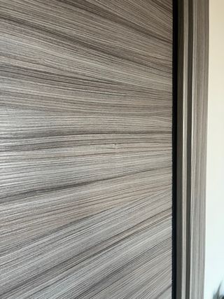 Porta scorrevole a scomparsa in rovere grigio