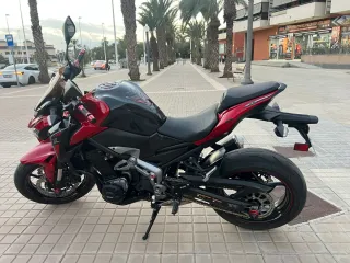 Kawasaki Z900 Roja