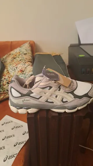 Zapatillas Asics Beige rosas y Gris