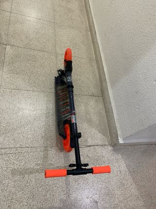 Patinete Oxelo naranja y azul ozcuro