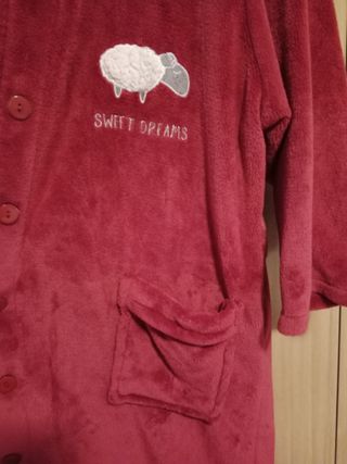 Bata de invierno granate