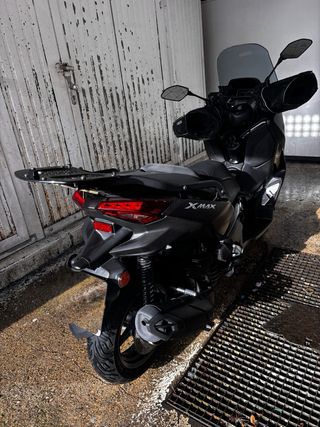Yamaha XMAX 125  Modelo TECH MAX