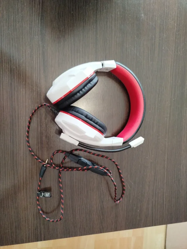 Auriculares Gamer Blancos y Rojos