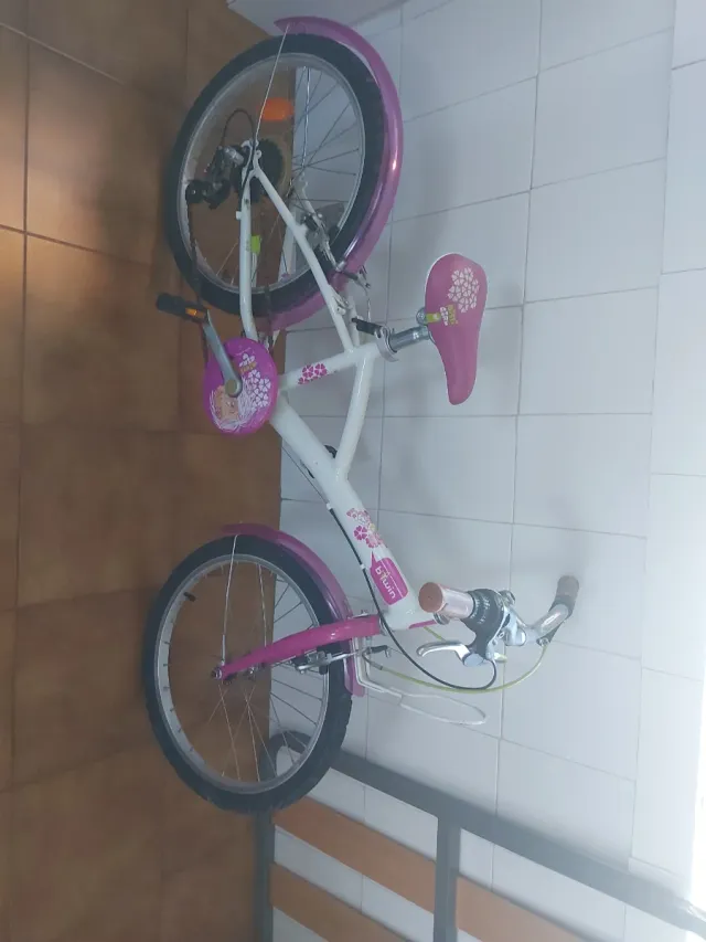 Bicicleta infantil rosa B'Twin