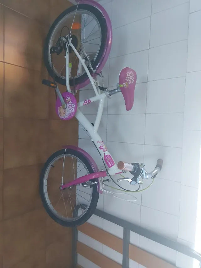 Bicicleta infantil rosa B'Twin