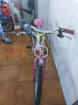 Bicicleta infantil rosa B'Twin