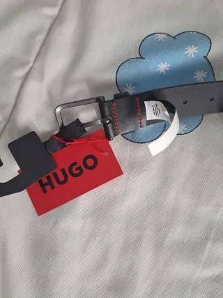 Cinturón HUGO Negro con Costuras Rojas