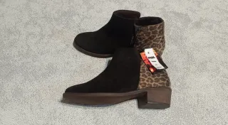 Botines ante marrón chocolate y leopardo