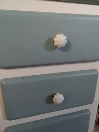 Escritorio y silla de madera maciza