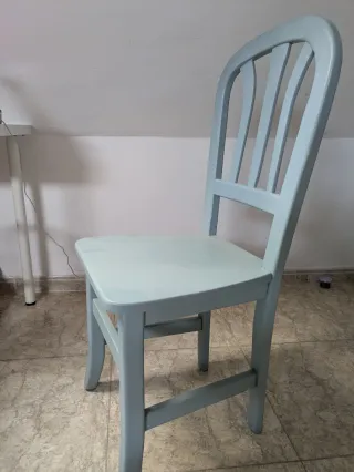 Escritorio y silla de madera maciza