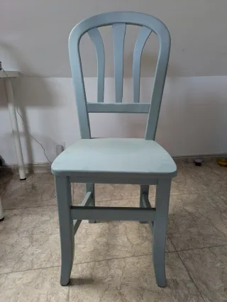 Escritorio y silla de madera maciza