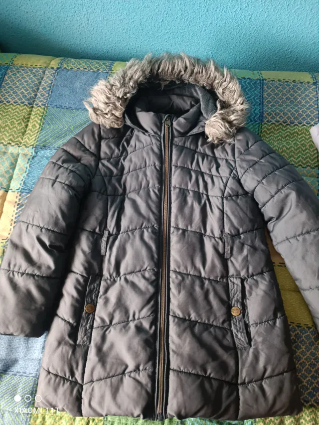 Abrigo niña con capucha y pelo