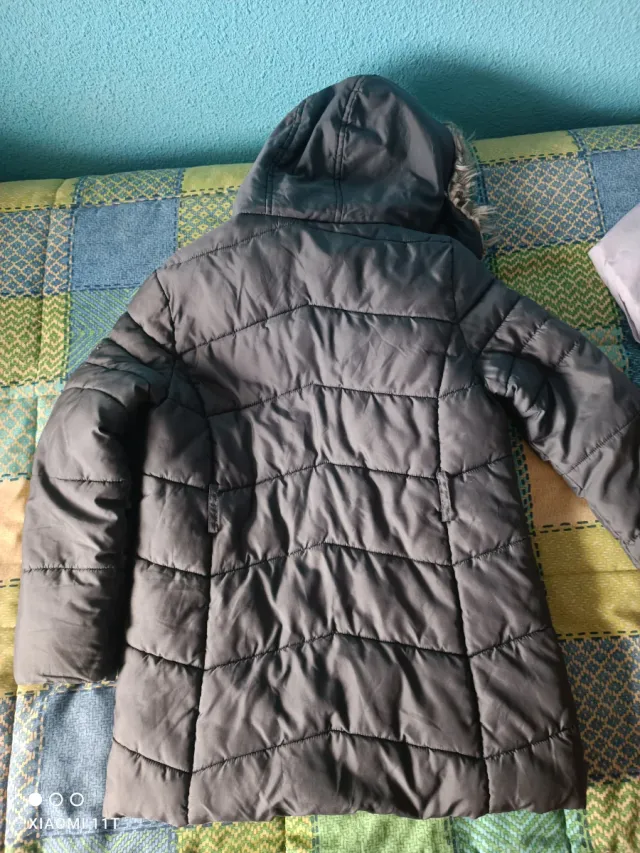 Abrigo niña con capucha y pelo