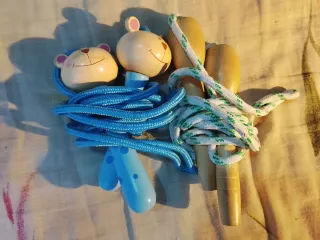 Cuerdas de saltar de madera con ositos