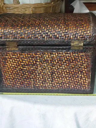 Baúl de madera tejido