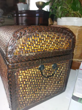 Baúl de madera tejido