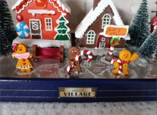 Incantevole set di casette di pan di zenzero per decorare la tua casa a Natale