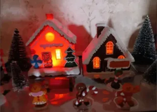 Incantevole set di casette di pan di zenzero per decorare la tua casa a Natale