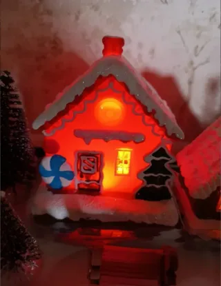 Incantevole set di casette di pan di zenzero per decorare la tua casa a Natale