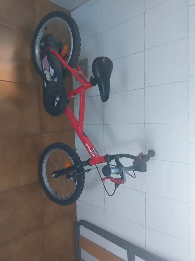 Bicicleta infantil roja BTWIN