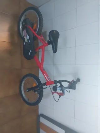 Bicicleta infantil roja BTWIN