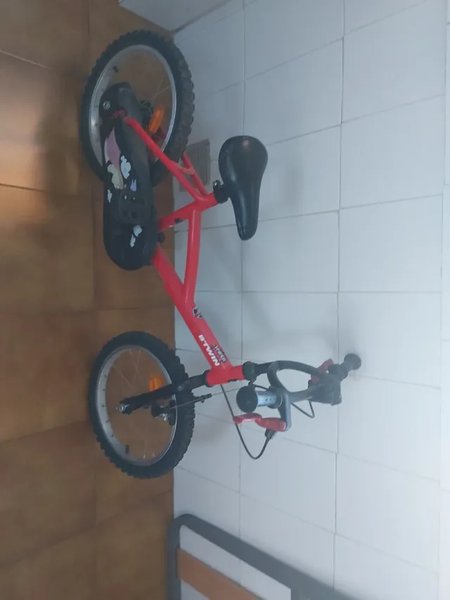Bicicleta infantil roja BTWIN