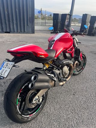 Ducati Monster 821 stripe
