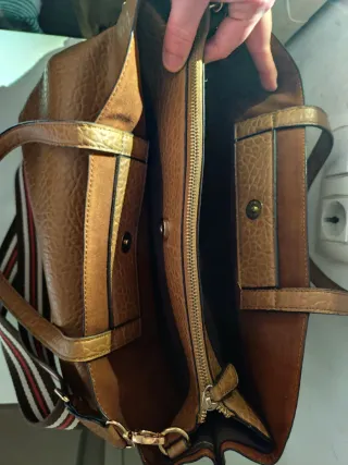 Bolso de piel beige y marrón