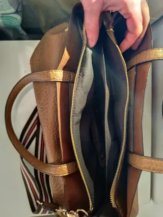 Bolso de piel beige y marrón