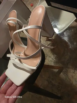 Sandalias blancas con pulpurina