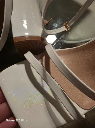 Sandalias blancas con pulpurina