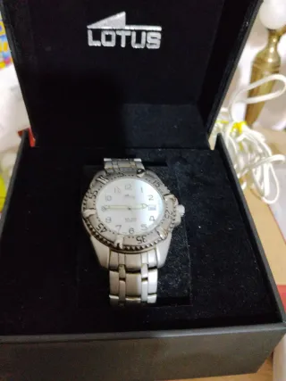 Reloj Lotus Plata y Blanco