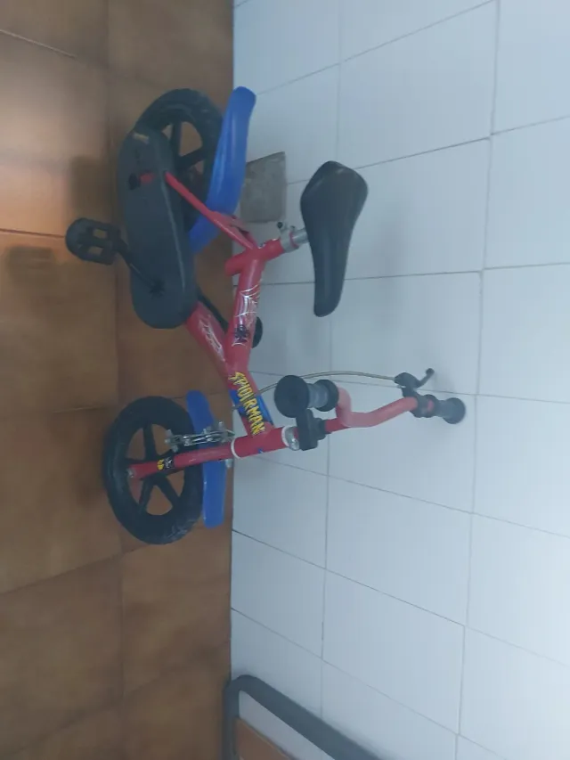 Bicicleta Spiderman Roja Infantil