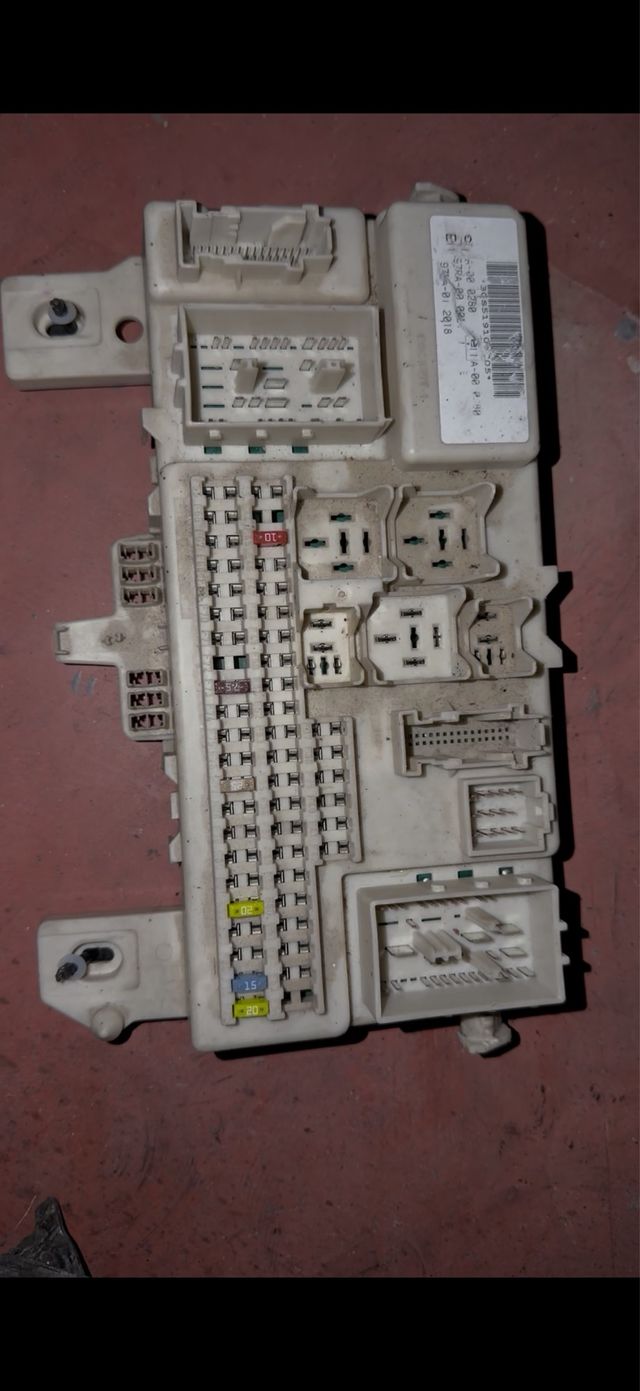 Caja Fusibles psa Peugeot Citroen Ford