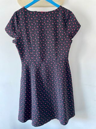 Vestito Camaieu nero con stampa labbra