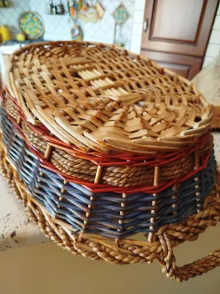 Cesto vimini intrecciato manici blu marrone