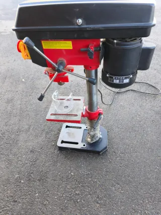 Taladro de columna Stayer, sin uso.