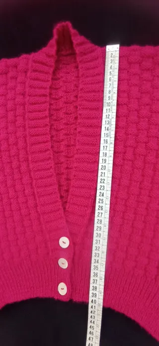 Chaqueta fucsia tejida a mano