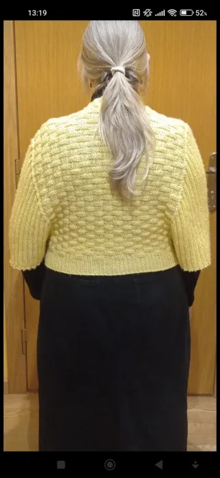 Chaqueta fucsia tejida a mano